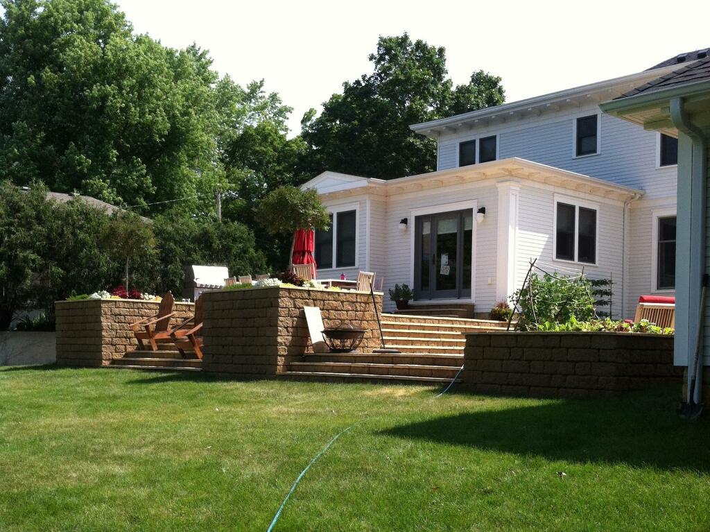 Back Raised Planter