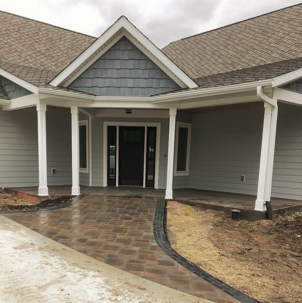 Bluestone Front Entry by Sequoia Landscape