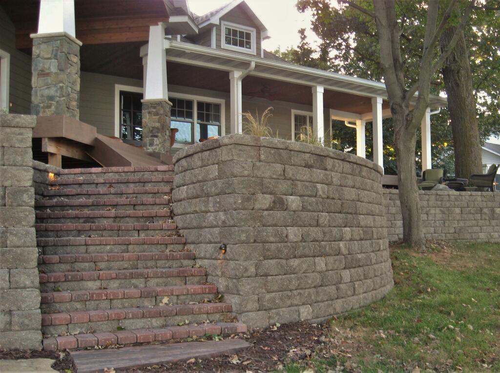 Curved Inset Steps and retaining wall by Sequoia Landscape